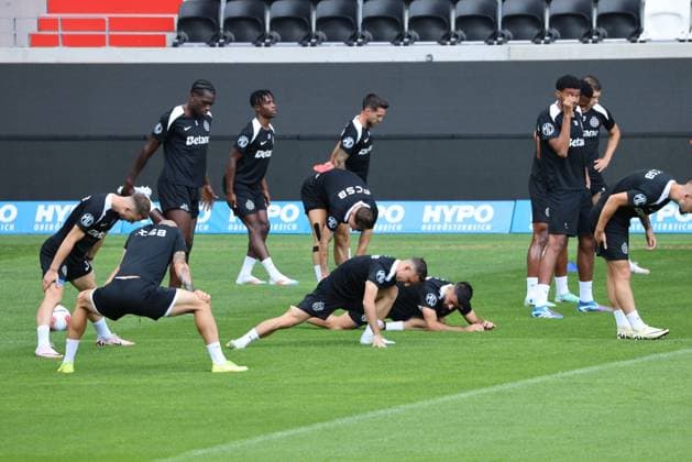 SOCCER - UEFA EL, LASK vs Bukarest LINZ,AUSTRIA,21.AUG.24 - SOCCER - UEFA Europa League, qualification, Linzer ASK vs FCSB Bukarest, preview, training Bukarest. Image shows the team of Bukarest.  GEPAxpictures xMathiasxMandl