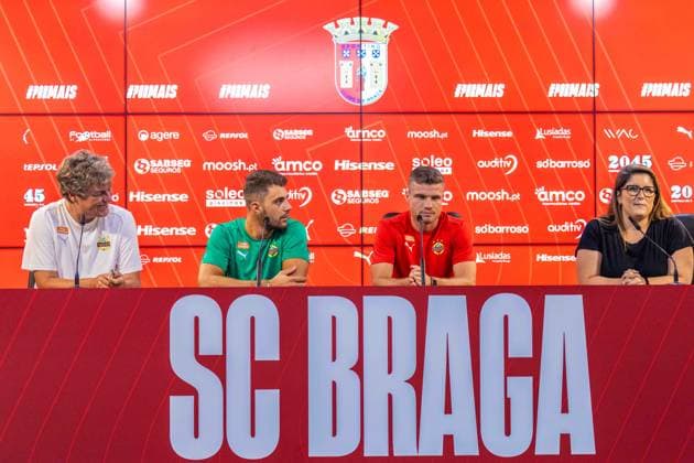 SOCCER - UEFA EL, Braga vs Rapid BRAGA,PORTUGAL,21.AUG.24 - SOCCER - UEFA Europa League, qualification, SC Braga vs SK Rapid Wien, preview, press conference, PK, Pressekonferenz Image shows Niklas Hedl and head coach Robert Klauss (Rapid).  GEPAxpictures xKevinxHackner