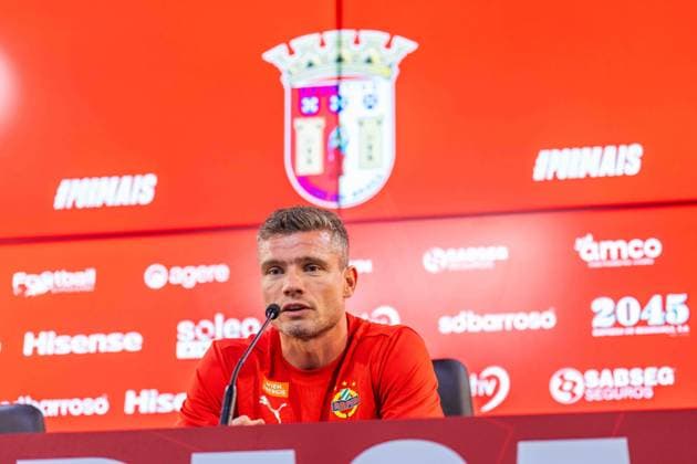 SOCCER - UEFA EL, Braga vs Rapid BRAGA,PORTUGAL,21.AUG.24 - SOCCER - UEFA Europa League, qualification, SC Braga vs SK Rapid Wien, preview, press conference, PK, Pressekonferenz Image shows head coach Robert Klauss (Rapid).  GEPAxpictures xKevinxHackner