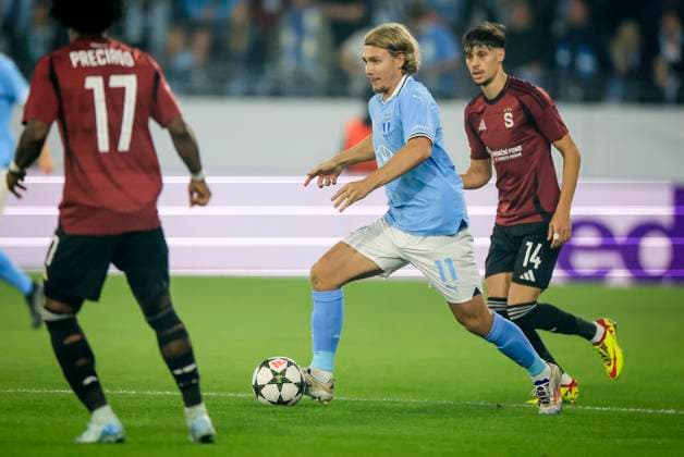 MALMÖ, SWEDEN 20240821 Malmös Sebastian Nanasi with the ball during Wednesdays Champions League qualifier, playoff match 1 of 2, between Malmö FF and AC Sparta Prague at New Malmö Stadium MALMÖ SWEDEN x10600x  Copyright: xAndreasxHillergren TTx CHAMPIONS LEAGUE KVAL MALMÖ-SPARTA PRAG