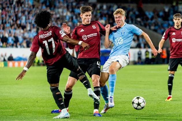 240821 Angelo Preciado and Martin Vitik of Sparta Prague and Hugo Bolin of Malmö FF during the UEFA Champions League football match between Malmö FF and Sparta Prague on August 21, 2024 in Malmö Photo Christian Örnberg BILDBYRAN COP 166 CO0456 fotboll football soccer fotball champions league malmö ff sparta prag bbeng play off bbauto  Copyright: CHRISTIANxÖRNBERG BB240821CO041