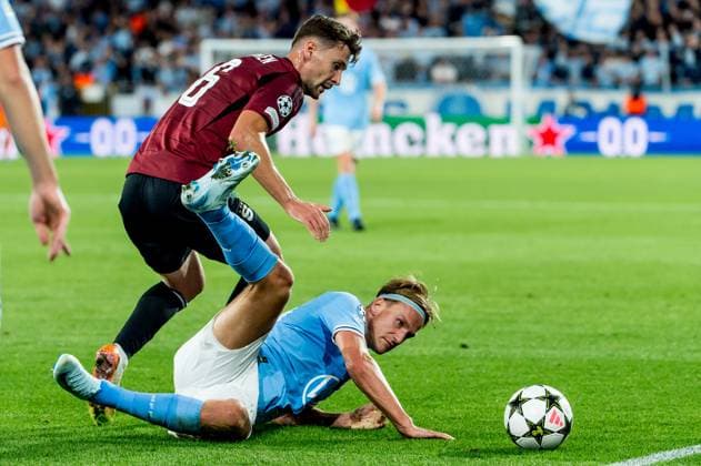 240821 Erik Botheim of Malmö FF and Kaan Kairinen of Sparta Prague during the UEFA Champions League football match between Malmö FF and Sparta Prague on August 21, 2024 in Malmö Photo Christian Örnberg BILDBYRAN COP 166 CO0456 fotboll football soccer fotball champions league malmö ff sparta prag bbeng play off bbauto  Copyright: CHRISTIANxÖRNBERG BB240821CO043