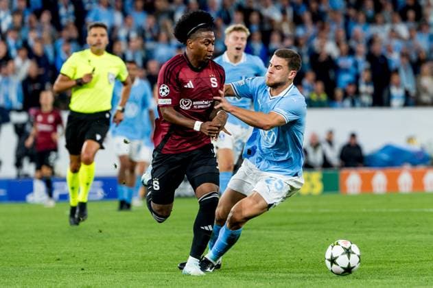 240821 Asger Sorensen of Sparta Prague and Gabriel Busanello of Malmö FF during the UEFA Champions League football match between Malmö FF and Sparta Prague on August 21, 2024 in Malmö Photo Christian Örnberg BILDBYRAN COP 166 CO0456 fotboll football soccer fotball champions league malmö ff sparta prag bbeng play off bbauto  Copyright: CHRISTIANxÖRNBERG BB240821CO045