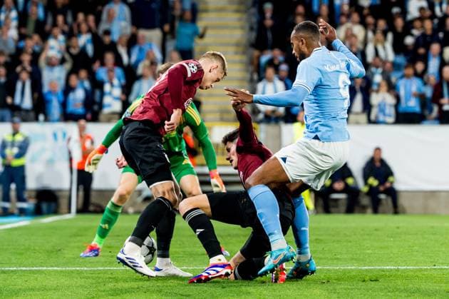 240821 Filip Panak and Martin Vitik of Sparta Prague against Isaac Kiese Thelin of Malmö FF during the UEFA Champions League football match between Malmö FF and Sparta Prague on August 21, 2024 in Malmö Photo Christian Örnberg BILDBYRAN COP 166 CO0456 fotboll football soccer fotball champions league malmö ff sparta prag bbeng play off bbauto  Copyright: CHRISTIANxÖRNBERG BB240821CO046