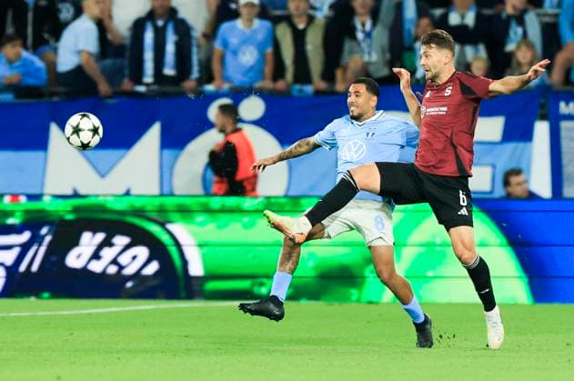 MALMÖ, SWEDEN 20240821 Malmös 8 Sergio Pena and Spartas 6 Kaan Kairinen during Wednesdays Champions League qualifier, playoff match 1 of 2, between Malmö FF and AC Sparta Prague at New Malmö Stadium MALMÖ SWEDEN x10600x  Copyright: xAndreasxHillergren TTx CHAMPIONS LEAGUE KVAL MALMÖ-SPARTA PRAG