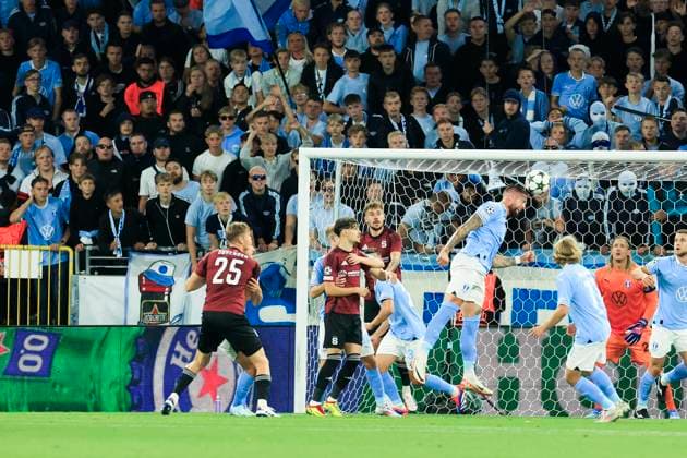 MALMÖ, SWEDEN 20240821 Malmös 18 Pontus Jansson nods from a corner during Wednesdays Champions League qualifier, playoff match 1 of 2, between Malmö FF and AC Sparta Prague at New Malmö Stadium MALMÖ SWEDEN x10600x  Copyright: xAndreasxHillergren TTx CHAMPIONS LEAGUE KVAL MALMÖ-SPARTA PRAG