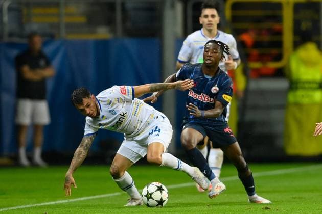 SOCCER - UEFA CL, Kyiv vs RBS LUBLIN,POLAND,21.AUG.24 - SOCCER - UEFA Champions League, qualification, FC Dynamo Kyiv vs Red Bull Salzburg. Image shows Vladyslav Dubinchak (Kyiv) and Moussa Yeo (RBS).  GEPAxpictures xAdamxNurkiewicz