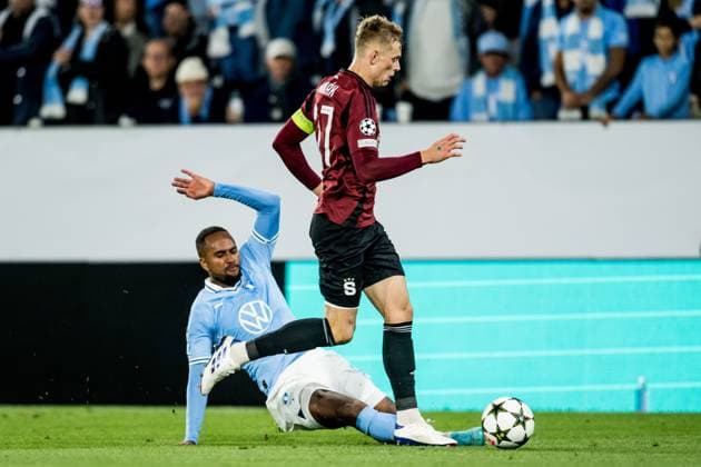 240821 Isaac Kiese Thelin of Malmö FF and Filip Panak of Sparta Prague during the UEFA Champions League football match between Malmö FF and Sparta Prague on August 21, 2024 in Malmö Photo Christoffer Borg Mattisson BILDBYRAN COP 261 CO0456 fotboll football soccer fotball champions league malmö ff sparta prag bbeng play off  Copyright: CHRISTOFFERxBORGxMATTISSON BB240821CB028