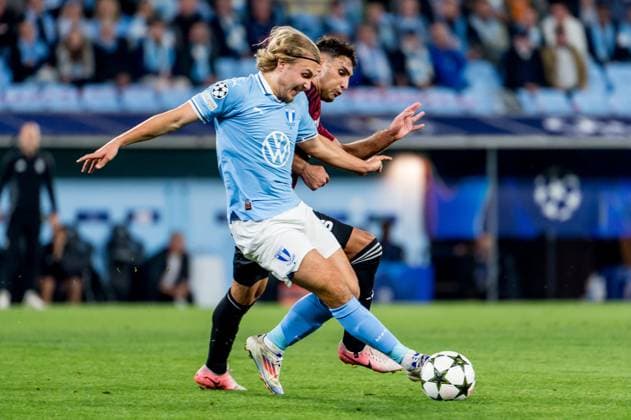 240821 Sebastian Nanasi of Malmö FF and Qazim Laci of Sparta Prague during the UEFA Champions League football match between Malmö FF and Sparta Prague on August 21, 2024 in Malmö Photo Christian Örnberg BILDBYRAN COP 166 CO0456 fotboll football soccer fotball champions league malmö ff sparta prag bbeng play off bbauto  Copyright: CHRISTIANxÖRNBERG BB240821CO052