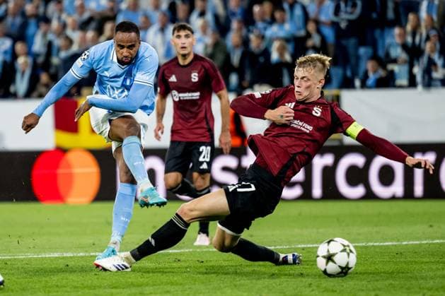 240821 Isaac Kiese Thelin of Malmö FF and Filip Panak of Sparta Prague during the UEFA Champions League football match between Malmö FF and Sparta Prague on August 21, 2024 in Malmö Photo Christoffer Borg Mattisson BILDBYRAN COP 261 CO0456 fotboll football soccer fotball champions league malmö ff sparta prag bbeng play off  Copyright: CHRISTOFFERxBORGxMATTISSON BB240821CB033