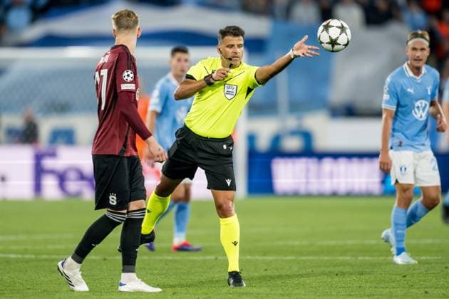240821 Referee Jesus Gil Manzano during the UEFA Champions League football match between Malmö FF and Sparta Prague on August 21, 2024 in Malmö Photo Christoffer Borg Mattisson BILDBYRAN COP 261 CO0456 fotboll football soccer fotball champions league malmö ff sparta prag bbeng play off  Copyright: CHRISTOFFERxBORGxMATTISSON BB240821CB036