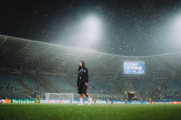 UEFA Champions League Play Off: Dynamo Kyiv - FC Salzburg LUBLIN, POLAND - AUGUST 21: Oscar Gloukh of FC Salzburg is seen during the pitch inspection prior to the UEFA Champions League play off first leg match Dynamo Kyiv vs FC Salzburg on August 21, 2024 in Lublin, Poland. Copyright: xAndreasxSchaadx-xFCxRedxBullxSalzburgx _AS15693LR