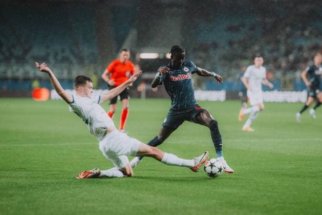 UEFA Champions League Play Off: Dynamo Kyiv - FC Salzburg LUBLIN, POLAND - AUGUST 21: Moussa Yeo of FC Salzburg performs during the UEFA Champions League play off first leg match Dynamo Kyiv vs FC Salzburg on August 21, 2024 in Lublin, Poland. Copyright: xAndreasxSchaadx-xFCxRedxBullxSalzburgx DSC_3663LR