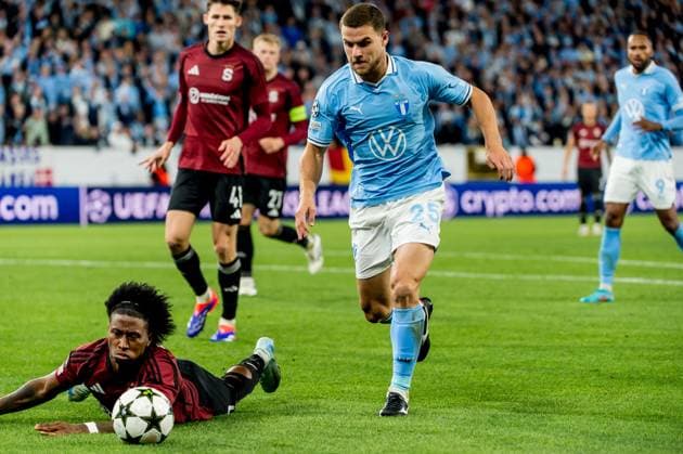 240821 Angelo Preciado of Sparta Prague and Gabriel Busanello of Malmö FF during the UEFA Champions League football match between Malmö FF and Sparta Prague on August 21, 2024 in Malmö Photo Christian Örnberg BILDBYRAN COP 166 CO0456 fotboll football soccer fotball champions league malmö ff sparta prag bbeng play off bbauto  Copyright: CHRISTIANxÖRNBERG BB240821CO069