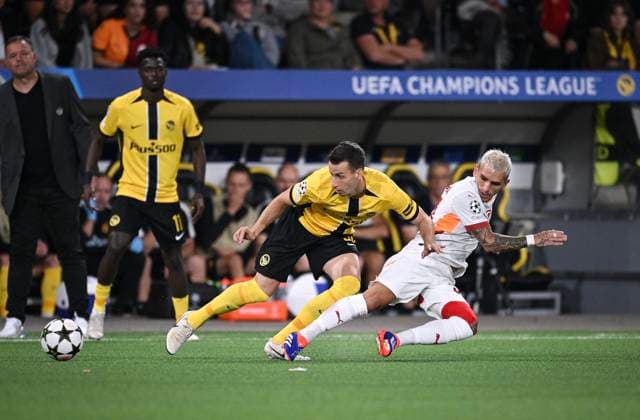 FOOTBALL Champions League Qualification Season 2024 2025 First leg BSC Young Boys Bern Galatasaray Istanbul 21 08 2024 Sandro Lauper left, BSC Young Boys Bern vs. ga Lucas Torreira right, Galatasaray Istanbul