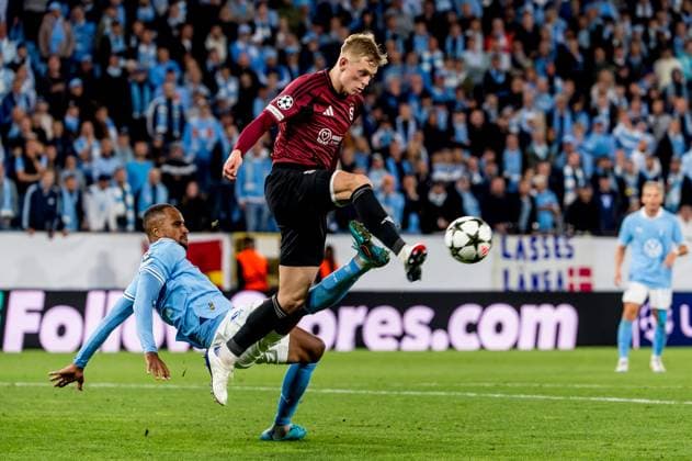 240821 Filip Panak of Sparta Prague and Isaac Kiese Thelin of Malmö FF during the UEFA Champions League football match between Malmö FF and Sparta Prague on August 21, 2024 in Malmö Photo Christian Örnberg BILDBYRAN COP 166 CO0456 fotboll football soccer fotball champions league malmö ff sparta prag bbeng play off bbauto  Copyright: CHRISTIANxÖRNBERG BB240821CO071