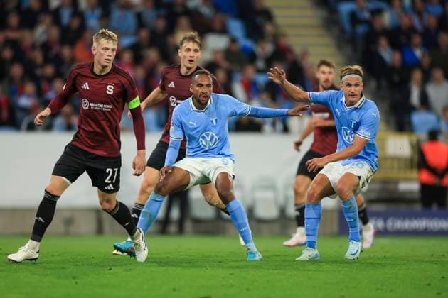 MALMÖ, SWEDEN 20240821 Malmös 9 Isaac Kiese Thelin and Malmös 20 Erik Botheim during Wednesdays Champions League qualifier, playoff match 1 of 2, between Malmö FF and AC Sparta Prague at New Malmö Stadium MALMÖ SWEDEN x10600x  Copyright: xAndreasxHillergren TTx CHAMPIONS LEAGUE KVAL MALMÖ-SPARTA PRAG