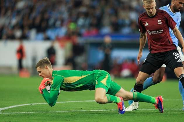 MALMÖ, SWEDEN 20240821 Spartas goalkeeper 1 Peter Vindahl during Wednesdays Champions League qualifier, playoff match 1 of 2, between Malmö FF and AC Sparta Prague at New Malmö Stadium MALMÖ SWEDEN x10600x  Copyright: xAndreasxHillergren TTx CHAMPIONS LEAGUE KVAL MALMÖ-SPARTA PRAG