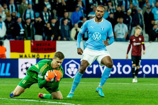240821 Goalkeeper Peter Vindahl of Sparta Prague and Isaac Kiese Thelin of Malmö FF during the UEFA Champions League football match between Malmö FF and Sparta Prague on August 21, 2024 in Malmö Photo Christian Örnberg BILDBYRAN COP 166 CO0456 fotboll football soccer fotball champions league malmö ff sparta prag bbeng play off  Copyright: CHRISTIANxÖRNBERG BB240821CO107