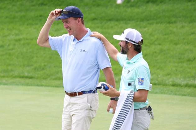 CASTLE ROCK, CO - AUGUST 21: NFL, American Football Herren, USA Hall of Fame quarterback Peyton Manning is congratulated by PGA, Golf Herren player Adam Hadwin after making a long putt on the 18th hole during the PGA FedExCup BMW Championship Pro Am on August 21st, 2024, at Castle Pines Golf Club in Castle Rock, Colorado. (Photo by Brian Spurlock Icon Sportswire) GOLF: AUG 21 PGA FedExCup Playoffs - BMW Championship Pro Am EDITORIAL USE ONLY Icon2408211