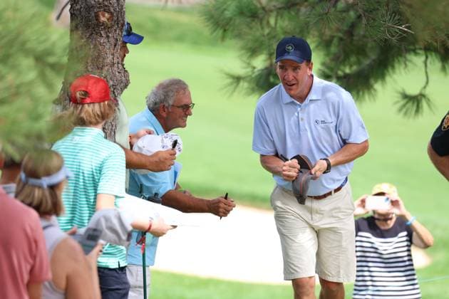 CASTLE ROCK, CO - AUGUST 21: NFL, American Football Herren, USA Hall of Fame quarterback Peyton Manning signs autographs and poses for pictures during the PGA, Golf Herren FedExCup BMW Championship Pro Am on August 21st, 2024, at Castle Pines Golf Club in Castle Rock, Colorado. (Photo by Brian Spurlock Icon Sportswire) GOLF: AUG 21 PGA FedExCup Playoffs - BMW Championship Pro Am EDITORIAL USE ONLY Icon24082117
