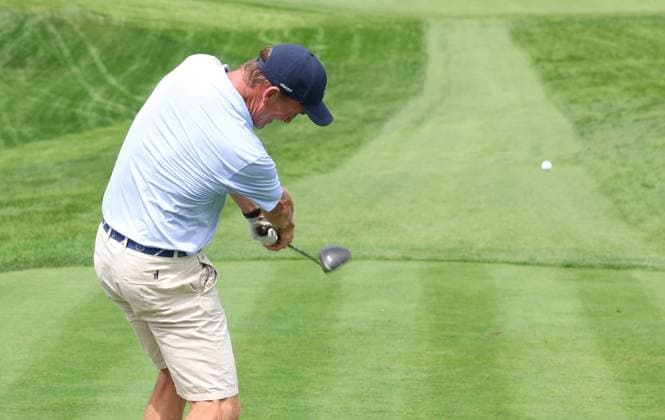CASTLE ROCK, CO - AUGUST 21: NFL, American Football Herren, USA Hall of Fame quarterback Peyton Manning plays a tee shot on the 18th hole during the PGA, Golf Herren FedExCup BMW Championship Pro Am on August 21st, 2024, at Castle Pines Golf Club in Castle Rock, Colorado. (Photo by Brian Spurlock Icon Sportswire) GOLF: AUG 21 PGA FedExCup Playoffs - BMW Championship Pro Am EDITORIAL USE ONLY Icon24082128