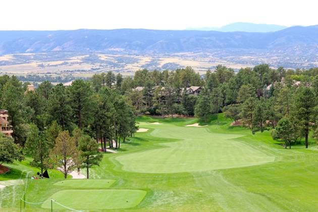 CASTLE ROCK, CO - AUGUST 21: A wide angle view of the first hole as seen during the PGA, Golf Herren FedExCup BMW Championship Pro Am on August 21st, 2024, at Castle Pines Golf Club in Castle Rock, Colorado. (Photo by Brian Spurlock Icon Sportswire) GOLF: AUG 21 PGA FedExCup Playoffs - BMW Championship Pro Am EDITORIAL USE ONLY Icon24082131