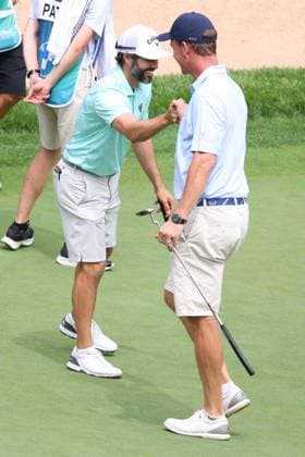 CASTLE ROCK, CO - AUGUST 21: PGA, Golf Herren player Adam Hadwin congratulates NFL, American Football Herren, USA Hall of Fame quarterback Peyton Manning for making a birdie putt on the 17th hole during the PGA FedExCup BMW Championship Pro Am on August 21st, 2024, at Castle Pines Golf Club in Castle Rock, Colorado. (Photo by Brian Spurlock Icon Sportswire) GOLF: AUG 21 PGA FedExCup Playoffs - BMW Championship Pro Am EDITORIAL USE ONLY Icon24082147