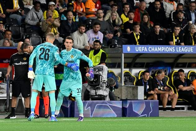 Goalkeeper David von Ballmoos, re Goalkeeper Marvin Keller, YB, BSC Young Boys Galatasaray Istanbul, Playoff Champions League, Football, 21 08 2024