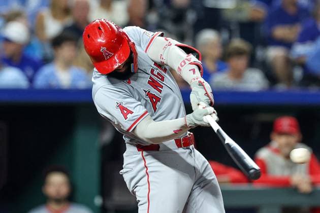 August 21, 2024: Los Angeles Angels right fielder Jo Adell (7) hits a single against the Kansas City Royals during the seventh inning at Kauffman Stadium in Kansas City, MO. CSM Kansas City United States of America - ZUMAc04_ 20240821_zma_c04_069 Copyright: xDavidxSmithx