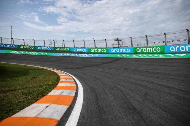 Zandvoort baking turn race trak atmosphere during the Formula 1 Heineken Dutch Grand Prix 2024, 15th round of the 2024 Formula One World Championship, WM, Weltmeisterschaft from August 23 to 25, 2024 on the Circuit Zandvoort, in Zandvoort, Netherlands - F1 - DUTCH GRAND PRIX 2024 DPPI Panoramic  240822_R15_OLANDA_DP_XB5_9911