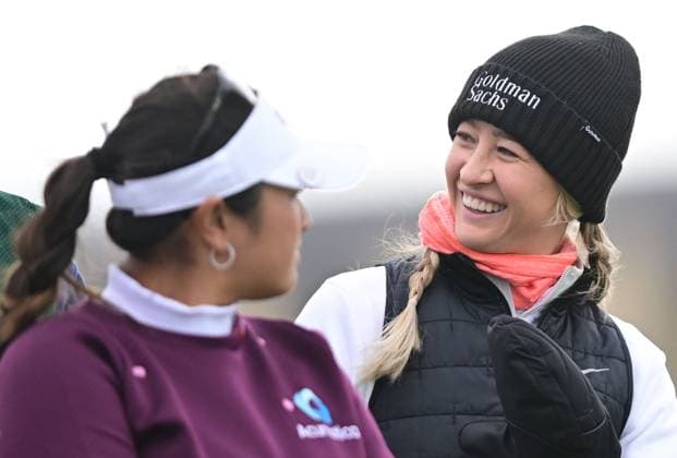 Nelly Korda spots a friendly face in the crowd on the 5th Tee AIG Women s Open, Day Three, Golf, St. Andrews, Scotland, UK - 22 Aug 2024  Copyright: xGreigxCowie Shutterstockx 14653227da