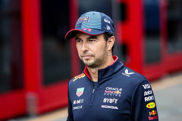 PEREZ Sergio (mex), Red Bull Racing RB20, portrait during the Formula 1 Heineken Dutch Grand Prix 2024, 15th round of the 2024 Formula One World Championship, WM, Weltmeisterschaft from August 23 to 25, 2024 on the Circuit Zandvoort, in Zandvoort, Netherlands - F1 - DUTCH GRAND PRIX 2024 DPPI Panoramic  240822_R15_OLANDA_DP_XB3_1851
