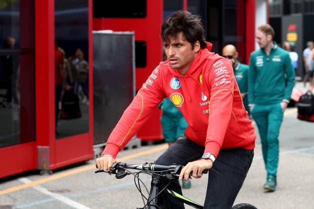 22 08 2024, xsvx, Motorsport FIA Formula 1, Dutch Grand Prix 2024 emspor, v l Carlos Sainz Ferrari starting number 55 FIA REGULATIONS PROHIBIT ANY USE OF PHOTOGRAPHS as IMAGE SEQUENCES and or QUASI VIDEO Zandvoort