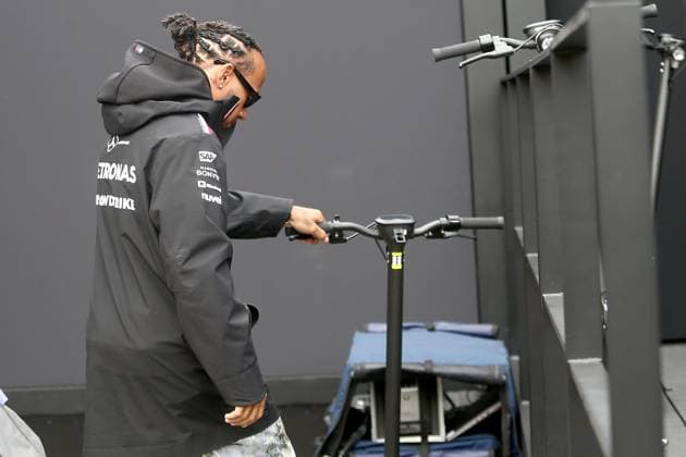 22 08 2024, xsvx, Motorsport FIA Formula 1, Dutch Grand Prix 2024 emspor, v l Lewis Hamilton Mercedes AMG Petronas starting number 44 FIA REGULATIONS PROHIBIT ANY USE OF PHOTOGRAPHS as IMAGE SEQUENCES and or QUASI VIDEO Zandvoort