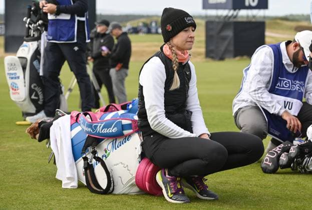 Chaos on the 11th Tee with 4 or 5 groups at a time backed up waiting to tee off including world number one Nelly Korda AIG Women s Open, Day Three, Golf, St. Andrews, Scotland, UK - 22 Aug 2024  Copyright: xGreigxCowie Shutterstockx 14653227dy