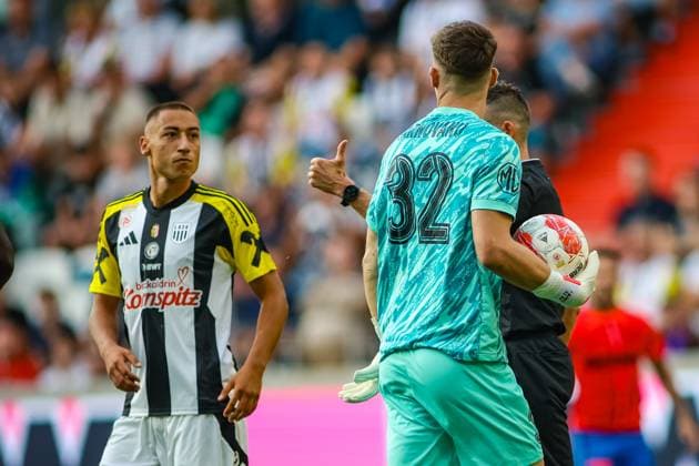 SOCCER - UEFA EL, LASK vs Bukarest LINZ,AUSTRIA,22.AUG.24 - SOCCER - UEFA Europa League, qualification, Linzer ASK vs FCSB Bukarest. Image shows Marin Ljubicic (LASK) and Stefan Tarnoavanu (Bukarest).  GEPAxpictures xManuelxBinder