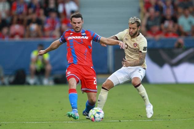 Milan Havel of Viktoria Plzen and Jorge Grant of Hearts Viktoria Plzen v Heart of Midlothian, UEFA Conference League, Play-Off, First Leg, Football, Doosan Arena, Plzen, Czechia, 22 Aug 2024 EDITORIAL USE ONLY No use with unauthorised audio, video, data, fixture lists, club league logos or live services. Online in-match use limited to 120 images, no video emulation. No use in betting, games or single club league player publications. Copyright: xMilanxKammermeyer Shutterstockx 14653356ab