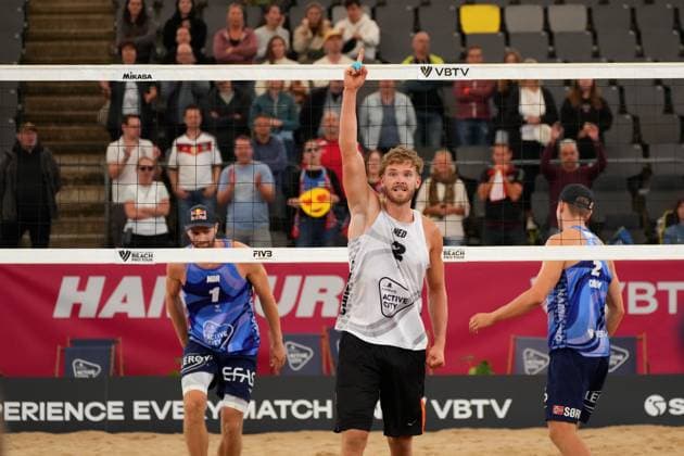 Hamburg, Germany, August 22th 2024: Ruben Penninga ( Netherlands ) during the Elite 16 Beachvolleyball Tournament 2024 at Stadium Am Rothenbaum in Hamburg, GERMANY. (Julia Kneissl SPP) Copyright: xJuliaxKneisslx xSPPx spp-en-JuKnSp-JK_01079.jpeg