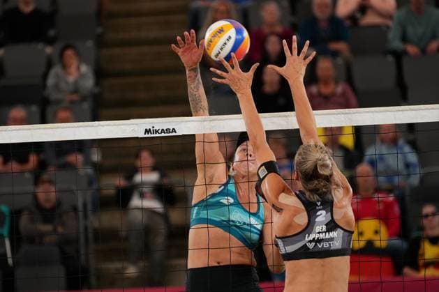 Hamburg, Germany, August 22th 2024: Rebecca ( Brasil ) Louisa Lippmann ( Germany ) during the Elite 16 Beachvolleyball Tournament 2024 at Stadium Am Rothenbaum in Hamburg, GERMANY. (Julia Kneissl SPP) Copyright: xJuliaxKneisslx xSPPx spp-en-JuKnSp-JK_02503.jpeg