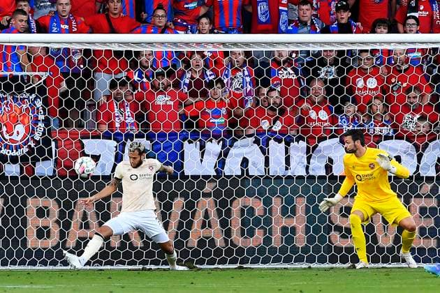 Jorge Grant, left, and Craig Gordon of Heart in action during the football European League 4th qualifying round opening match Viktoria Plzen vs Heart of Midlothian in Pilsen, Czech Republic, August 22, 2024. (CTKxPhoto MiroslavxChaloupka) CTKPhotoP2024082207436  CTKPhotoP2024082207436