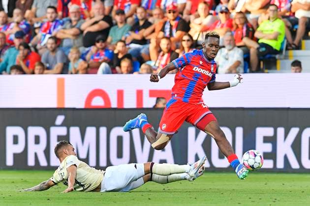 Kenneth Vargas of Heart, left, and Sampson Dweh of Plzen in action during the football European League 4th qualifying round opening match Viktoria Plzen vs Heart of Midlothian in Pilsen, Czech Republic, August 22, 2024. (CTKxPhoto MiroslavxChaloupka) CTKPhotoP2024082207489  CTKPhotoP2024082207489