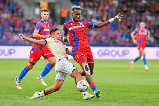 Cameron Devlin of Heart, left, and Sampson Dweh of Plzen in action during the football European League 4th qualifying round opening match Viktoria Plzen vs Heart of Midlothian in Pilsen, Czech Republic, August 22, 2024. (CTKxPhoto MiroslavxChaloupka) CTKPhotoP2024082207529  CTKPhotoP2024082207529