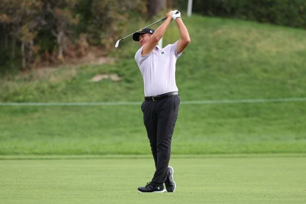 CASTLE ROCK, CO - AUGUST 22: Boeing Hun An watches his shot from the first fairway during the first round of the BMW Championship on August 22, 2024 at Castle Pines Golf Club in Castle Rock, CO. (Photo by Scott Winters Icon Sportswire) GOLF: AUG 22 PGA, Golf Herren FedExCup Playoffs - BMW Championship EDITORIAL USE ONLY Icon2408220097