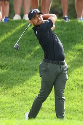 CASTLE ROCK, CO - AUGUST 22: Xander Schauffele watches his tee shot on the third hole during the first round of the BMW Championship on August 22, 2024 at Castle Pines Golf Club in Castle Rock, CO. (Photo by Scott Winters Icon Sportswire) GOLF: AUG 22 PGA, Golf Herren FedExCup Playoffs - BMW Championship EDITORIAL USE ONLY Icon2408220189