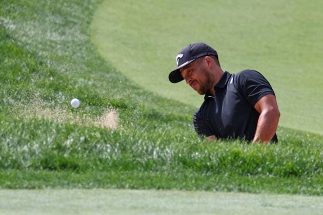 CASTLE ROCK, CO - AUGUST 22: Xander Schauffele hits a shot from the bunker on eighth during the first round of the BMW Championship on August 22, 2024 at Castle Pines Golf Club in Castle Rock, CO. (Photo by Scott Winters Icon Sportswire) GOLF: AUG 22 PGA, Golf Herren FedExCup Playoffs - BMW Championship EDITORIAL USE ONLY Icon2408220329