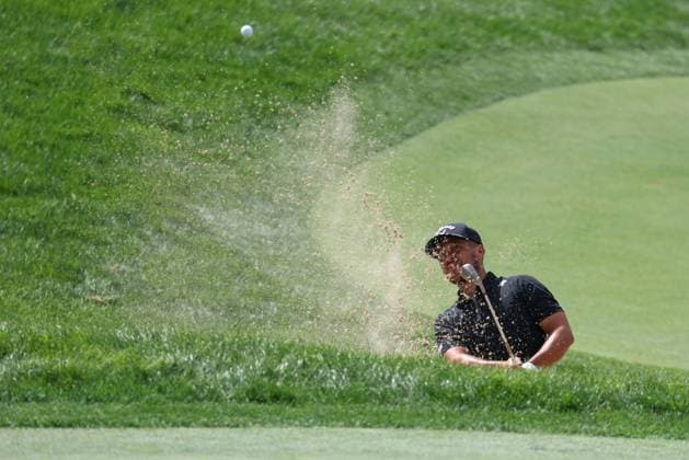 CASTLE ROCK, CO - AUGUST 22: Xander Schauffele hits a shot from the bunker on eighth during the first round of the BMW Championship on August 22, 2024 at Castle Pines Golf Club in Castle Rock, CO. (Photo by Scott Winters Icon Sportswire) GOLF: AUG 22 PGA, Golf Herren FedExCup Playoffs - BMW Championship EDITORIAL USE ONLY Icon2408220332