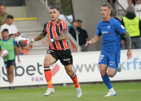 22.08.2024, Riga, Latvia. Latvia™s RFS Petr Mares (right) vies for the ball with Cyprus™ APOEL Anastasios Donis during their UEFA Europa League play offs game between RFS (Latvia) and APOEL (Cyprus). Foto: Roman Koksarov Riga Latvia Copyright: xRomÄnsxKokÅ¡arovsx soc_RFS-APOEL20240822rk227.JPG