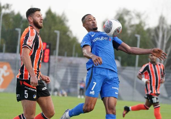 22.08.2024, Riga, Latvia. Latvia™s RFS Ismael Diomante (right) vies for the ball with Cyprus™ APOEL Lasha Dvali during their UEFA Europa League play offs game between RFS (Latvia) and APOEL (Cyprus). Foto: Roman Koksarov Riga Latvia Copyright: xRomÄnsxKokÅ¡arovsx soc_RFS-APOEL20240822rk349.JPG