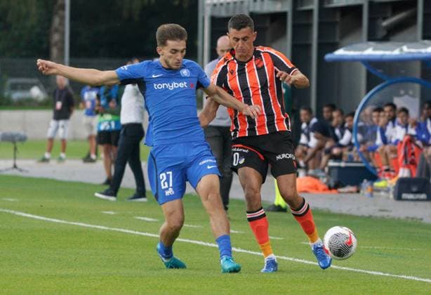 22.08.2024, Riga, Latvia. Latvia™s RFS Adam Marhiev (left) vies for the ball with Cyprus™ APOEL Georgi Kostadinov during their UEFA Europa League play offs game between RFS (Latvia) and APOEL (Cyprus). Foto: Roman Koksarov Riga Latvia Copyright: xRomÄnsxKokÅ¡arovsx soc_RFS-APOEL20240822rk82.JPG